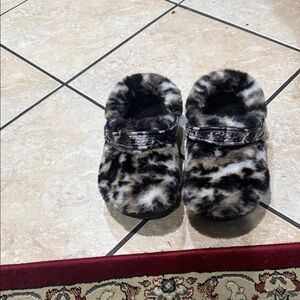 Leopard Print Fuzzy Slippers